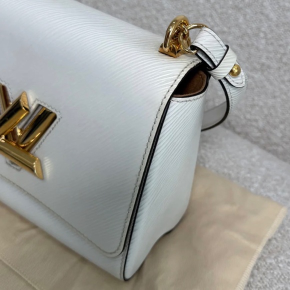 Authentic Louis Vuitton Twist MM - Picture 3 of 16